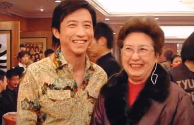 庾澄慶老母90歲大壽,婆媳相處融洽破不和傳聞,伊能靜兒子沒露面