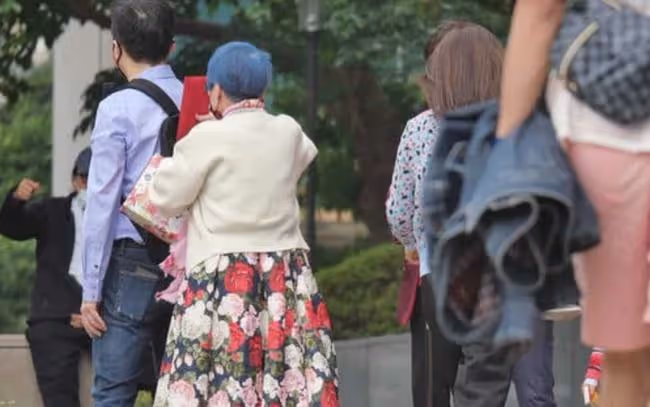 庾澄慶老母90歲大壽,婆媳相處融洽破不和傳聞,伊能靜兒子沒露面