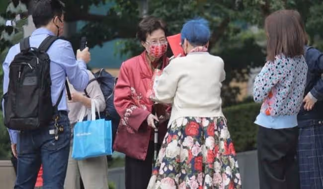 庾澄慶老母90歲大壽,婆媳相處融洽破不和傳聞,伊能靜兒子沒露面