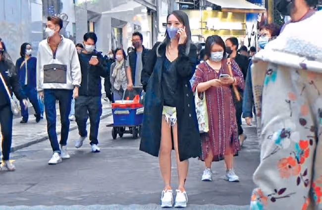 43歲港姐本月移居國外!已推掉數十萬演出邀約,坦言:沒東西留戀