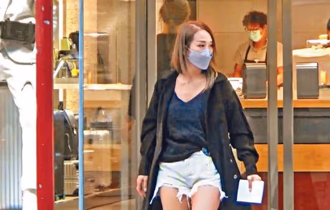 43歲港姐本月移居國外!已推掉數十萬演出邀約,坦言:沒東西留戀