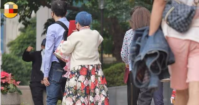 庾澄慶為媽慶90大壽!嬌妻攜一雙兒女罕露臉,伊能靜大兒子未現身