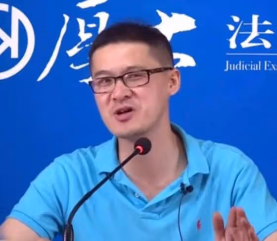 憑「法外狂徒張三」爆紅，卻因一條微博退網，羅翔到底得罪了誰？