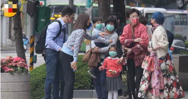 庾澄慶為媽慶90大壽!嬌妻攜一雙兒女罕露臉,伊能靜大兒子未現身