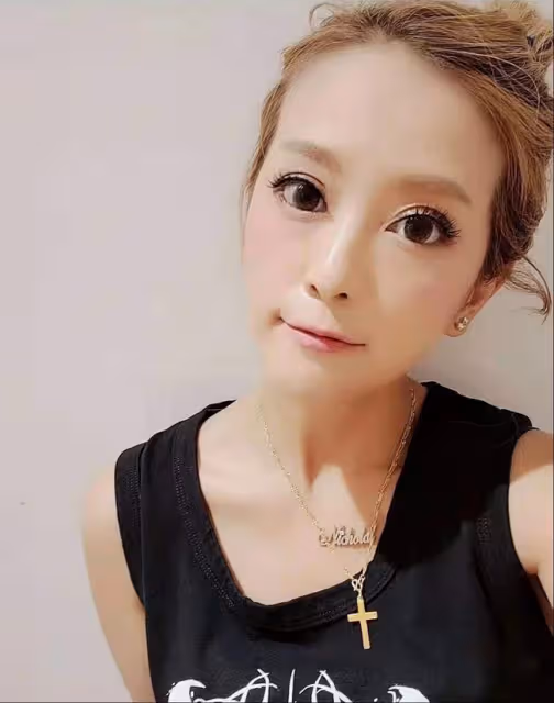 43歲女星遭男友出軌後移民英國！獨自採買行李箱，坦言已沒有留戀