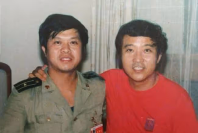 58歲丟官離婚，71歲晚景淒涼，離開馮鞏後，牛群怎麼混成這樣了？