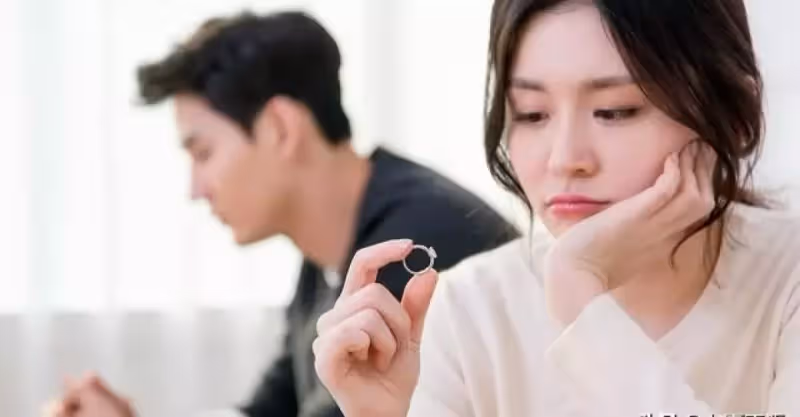 老公月薪7000，每月補貼婆家5000，妻子釜底抽薪：不想幫你養弟弟