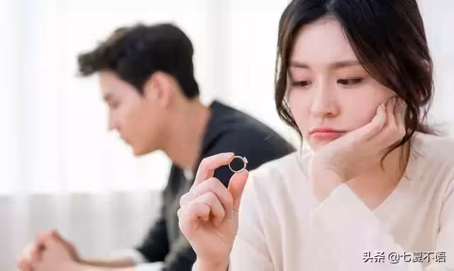 老公月薪7000,每月補貼婆家5000,妻子釜底抽薪:不想幫你養弟弟