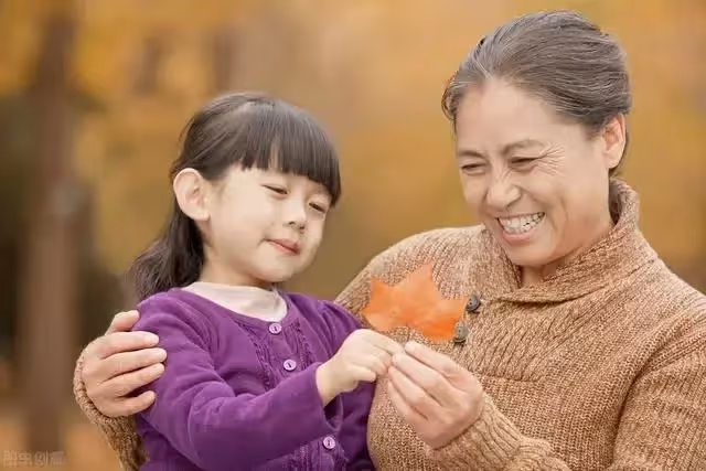 父母不是保姆!兒媳婦一句話氣的婆婆回了農村,還帶走了孫女