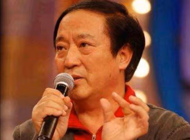 58歲丟官離婚，71歲晚景淒涼，離開馮鞏後，牛群怎麼混成這樣了？