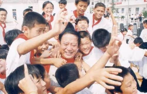 58歲丟官離婚，71歲晚景淒涼，離開馮鞏後，牛群怎麼混成這樣了？