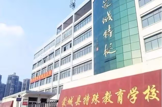 58歲丟官離婚，71歲晚景淒涼，離開馮鞏後，牛群怎麼混成這樣了？