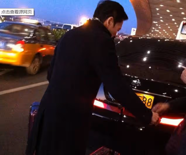 去澳門看演唱會帶幾個保鏢,來北京更帶一車保鏢,他才是隱形富豪