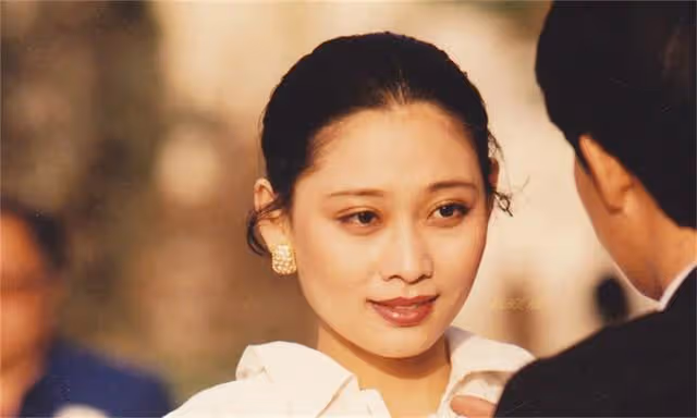 王志文為什麼交往的都是女神級明星,而且還一個比一個漂亮