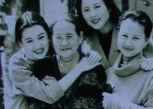 王志文為什麼交往的都是女神級明星,而且還一個比一個漂亮