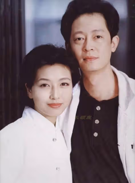 王志文為什麼交往的都是女神級明星,而且還一個比一個漂亮