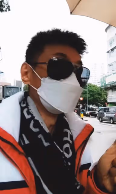 江華帶妻子回內地撈金，透露將直播帶貨！曾說寧願擺地攤也不復出