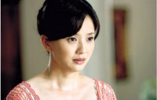 她是娛樂圈最重感情的女人,為丈夫守寡十年,女兒最後求她嫁人