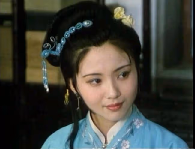 她是娛樂圈最重感情的女人,為丈夫守寡十年,女兒最後求她嫁人