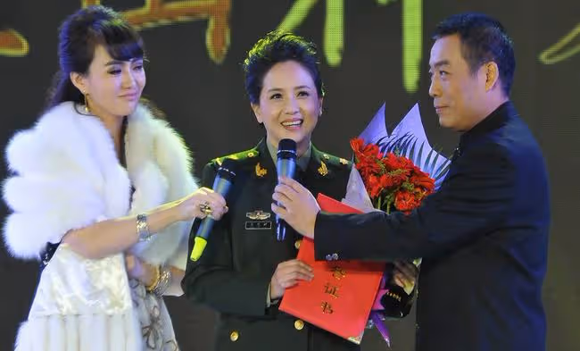 她是娛樂圈最重感情的女人,為丈夫守寡十年,女兒最後求她嫁人