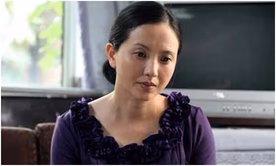 她是娛樂圈最重感情的女人,為丈夫守寡十年,女兒最後求她嫁人