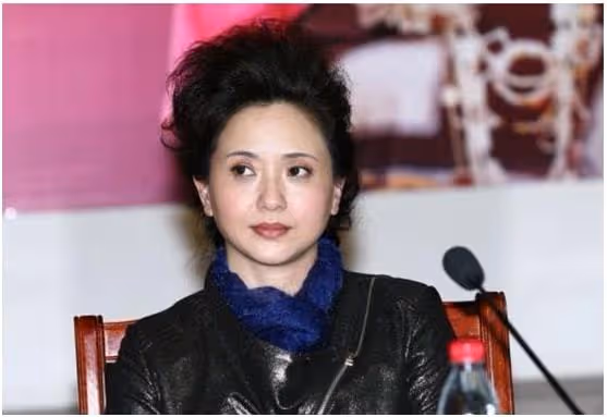 她是娛樂圈最重感情的女人,為丈夫守寡十年,女兒最後求她嫁人