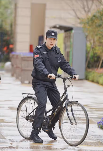 高圓圓新劇首播獲贊,9年後重返螢屏狀態佳,胡歌客串保安成驚喜