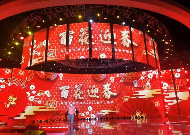 2022文聯春晚來了！楊冪時代少年團現身錄製，周濤被曝不擔任導演