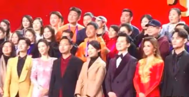 2022文聯春晚來了！楊冪時代少年團現身錄製，周濤被曝不擔任導演