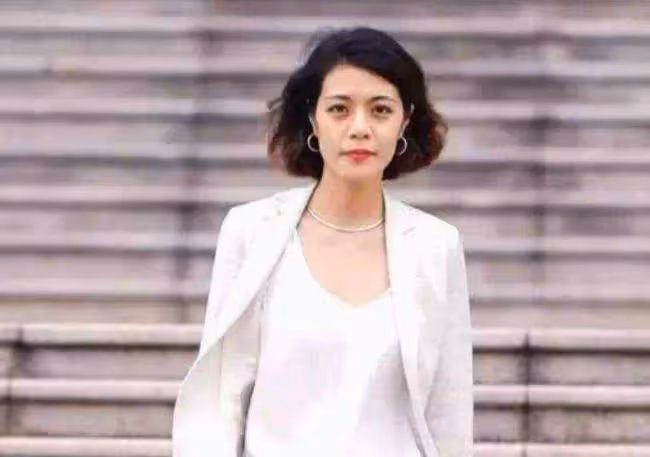 從火遍全網到銷聲匿跡，復旦美女教授陳果，是如何跌落神壇的？