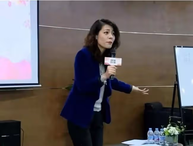 從火遍全網到銷聲匿跡，復旦美女教授陳果，是如何跌落神壇的？