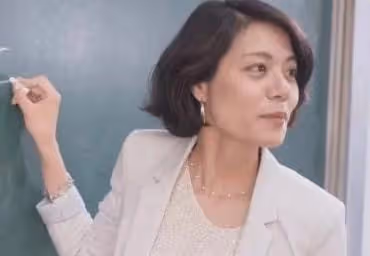 從火遍全網到銷聲匿跡，復旦美女教授陳果，是如何跌落神壇的？