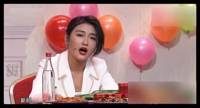 本山傳媒嬌嬌自曝整容,曬術後照被指認不出,多次割眼皮腫脹明顯