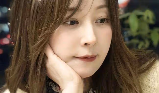 60歲花六千萬找男友,二婚再嫁31歲首富的她,過去32年實在得可憐