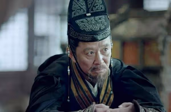 他是「最不務正業」的導演，不僅自己演戲，還帶著妻子、兒子一起