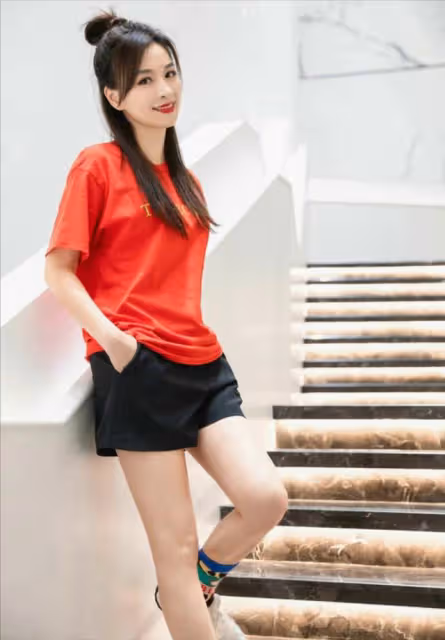 從貧困女孩到知名女星,張庭為何又走到今天這一步?
