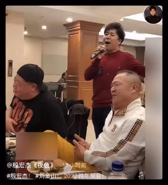 眾戲骨聚會:劉金山挺大肚興致高,75歲侯桐江捧場,桌上菸酒不斷