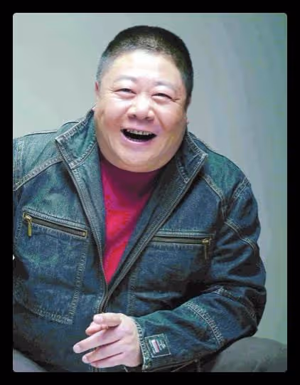 眾戲骨聚會:劉金山挺大肚興致高,75歲侯桐江捧場,桌上菸酒不斷