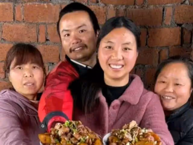網紅牛愛芳怒懟某電視台,否認豪車豪宅,直播間情緒激動忙解釋