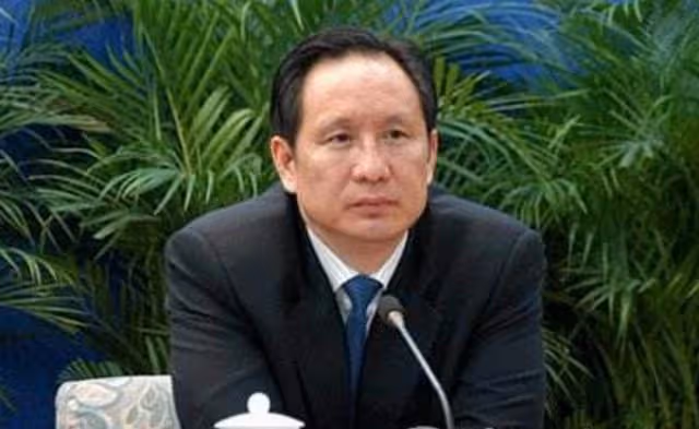 她是高音美女歌唱家,多次亮相春晚,為名利當高官情婦,結局悽慘