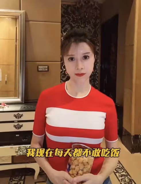 46歲金巧巧近照被嘲像恐怖片,化全黑眼線瞪大眼,本人高素質回應