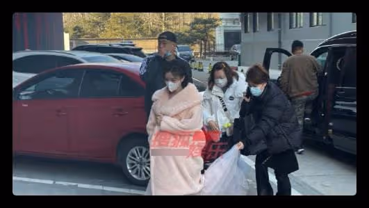 眾星錄製文聯春晚:周深凍到縮一團,「喬家兒女」合體疑同台表演
