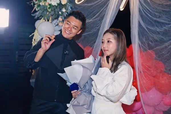 恭喜!TVB小生求婚成功,與女友相戀已5年,女方顏值超高不輸明星