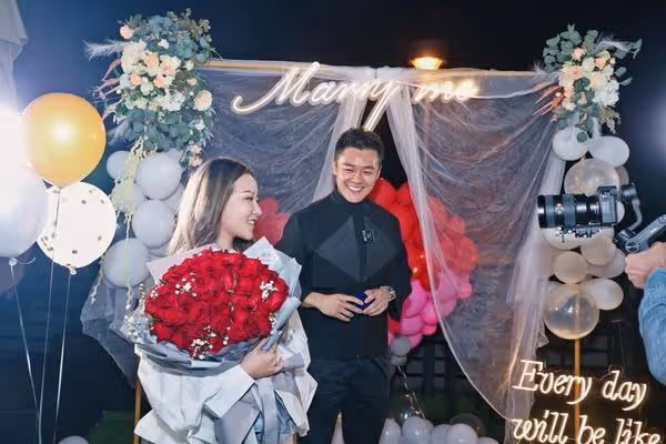 恭喜!TVB小生求婚成功,與女友相戀已5年,女方顏值超高不輸明星
