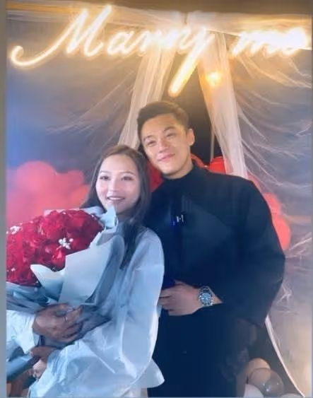 恭喜!TVB小生求婚成功,與女友相戀已5年,女方顏值超高不輸明星