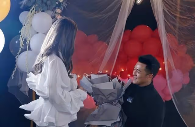 恭喜！TVB著名肌肉型男向圈外女友求婚成功，兼職做健身教練賺錢
