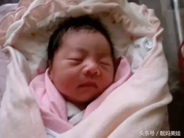 二胎我生了一個兒子,可出產房看到婆婆一家人的表現,我後悔了