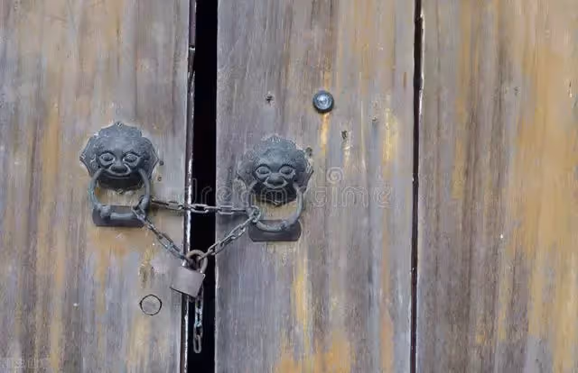 公婆年老想住我家,我拿出一物反問:你忘記這把被砸爛的鎖頭了嗎