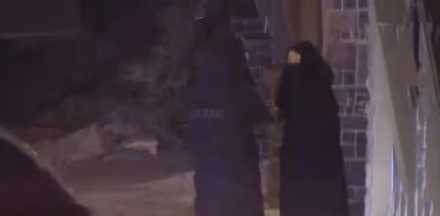 baby帶娃工作被偶遇,4歲小海綿身旁多人照顧,身高已達媽媽腰部