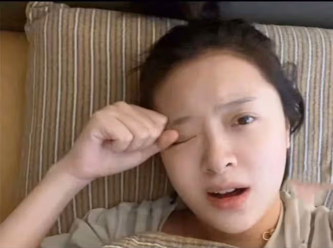 知名女星臨產前哽咽訴苦!恥骨疼到無法走路,整宿睡不著情緒失控